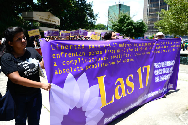 El Salvador: Demonstration für die Freilassung von 17 Frauen